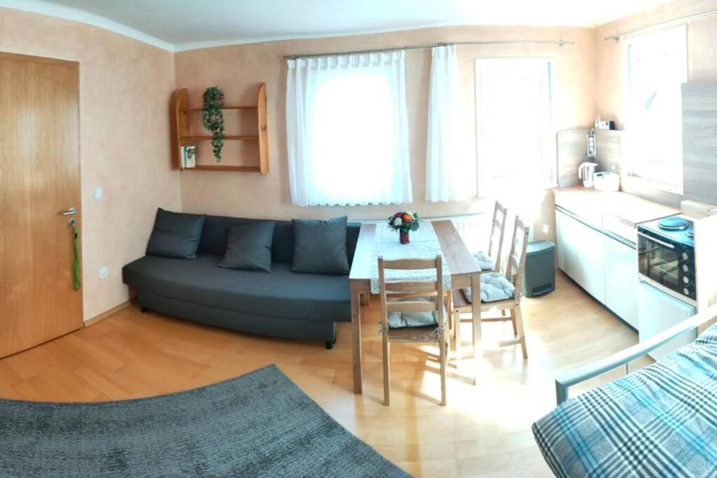 Zentrale & Ruhige Ferienwohnung Mössingen Exteriér fotografie